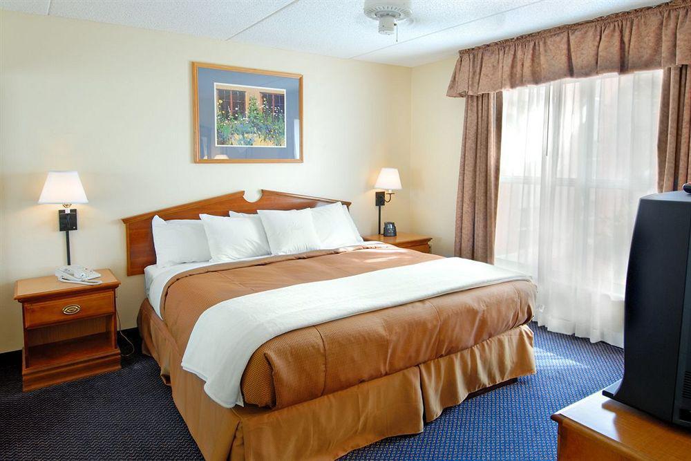 Mainstay Suites Phoenix North Room photo