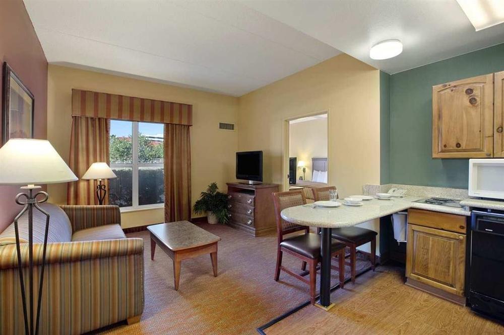 Mainstay Suites Phoenix North Room photo