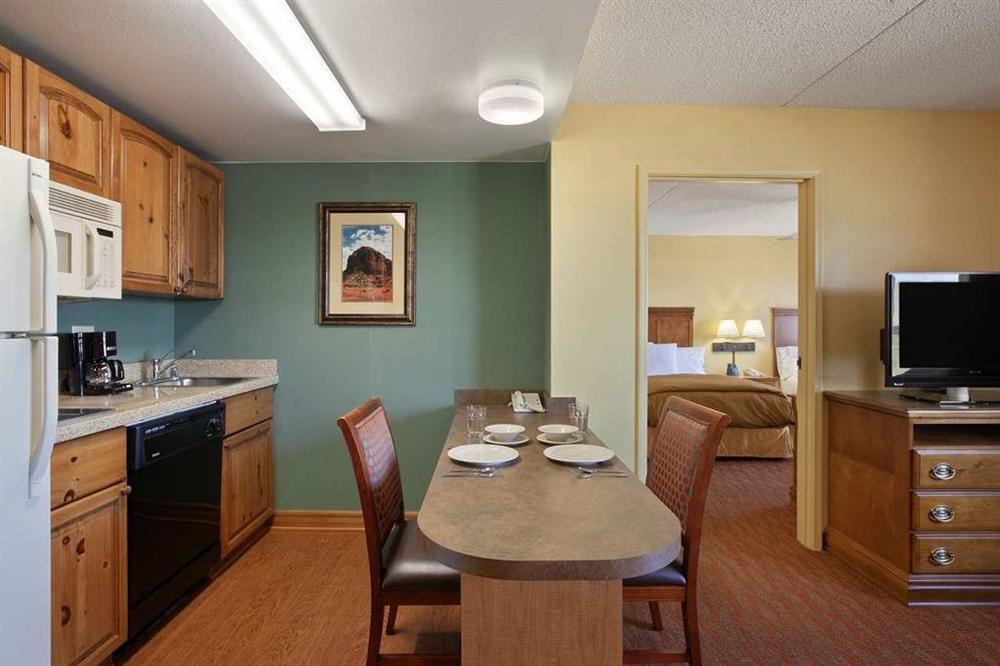 Mainstay Suites Phoenix North Room photo