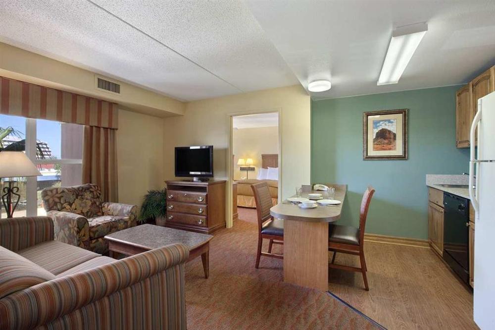 Mainstay Suites Phoenix North Room photo